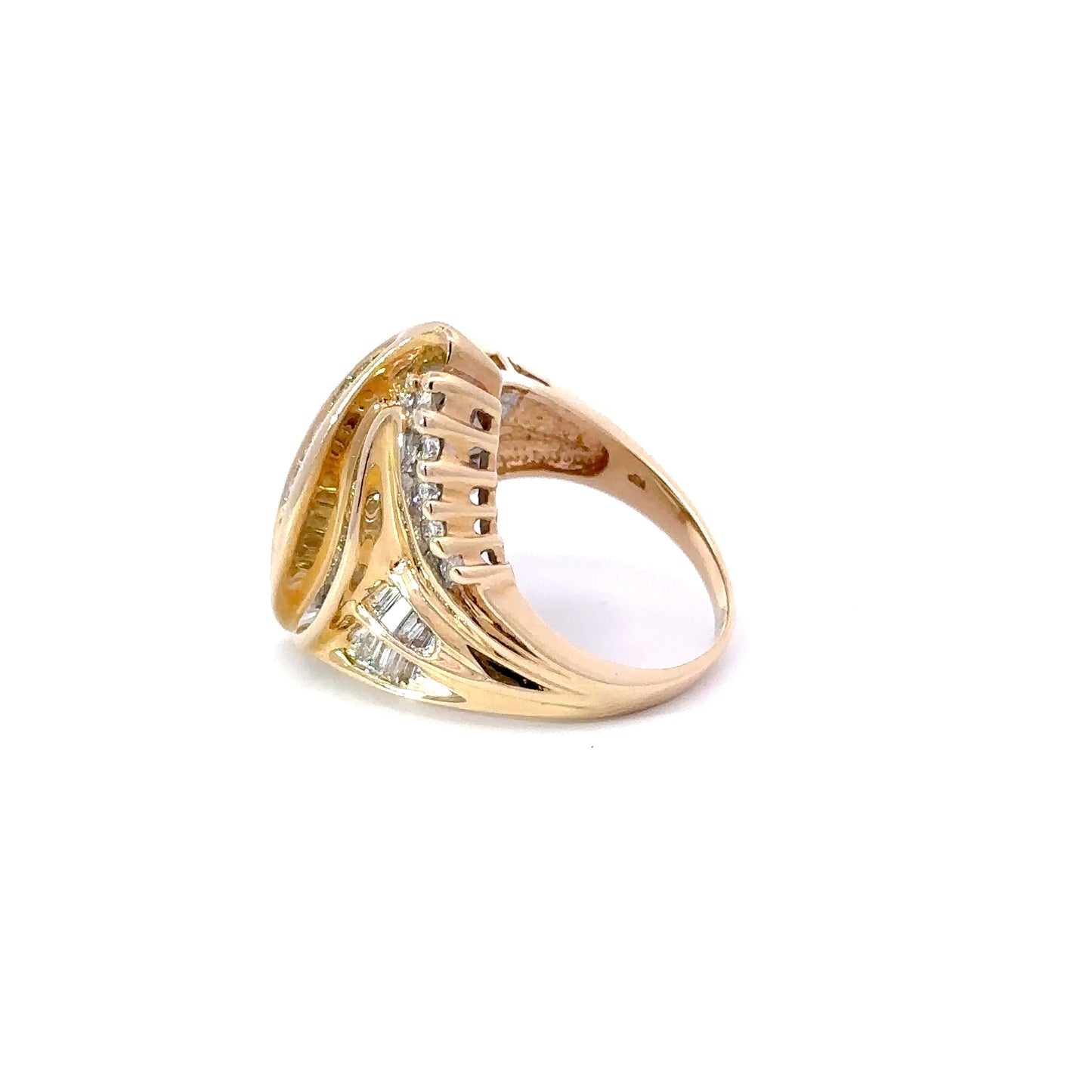 Baguette and round diamond fashion ring